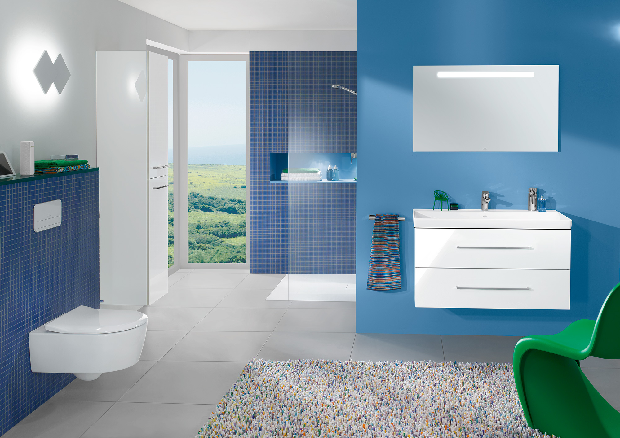 Farbe im Bad: schlichte Einrichtung, Farbton Blau