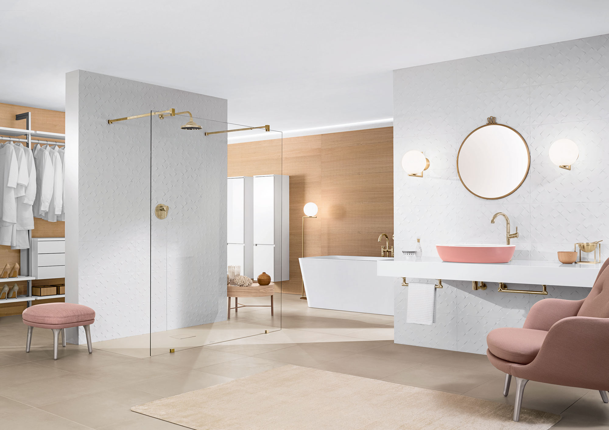 braun-rosa-weiß, bodengleiche Dusche, Badezimmer an Kleiderzimmer angeschlossen